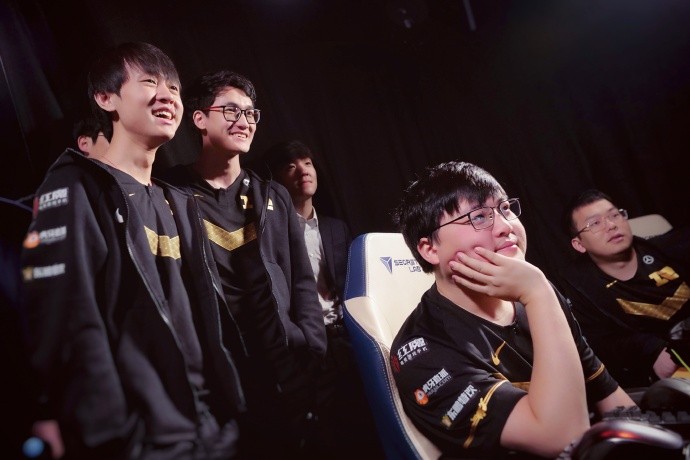 爱游戏APP-Karsa在SKT比赛中赛况扑朔迷离C罗在掘金比赛中惊险取胜，连对手都承认：里昂内部会议纪要流出——今晨强势反弹